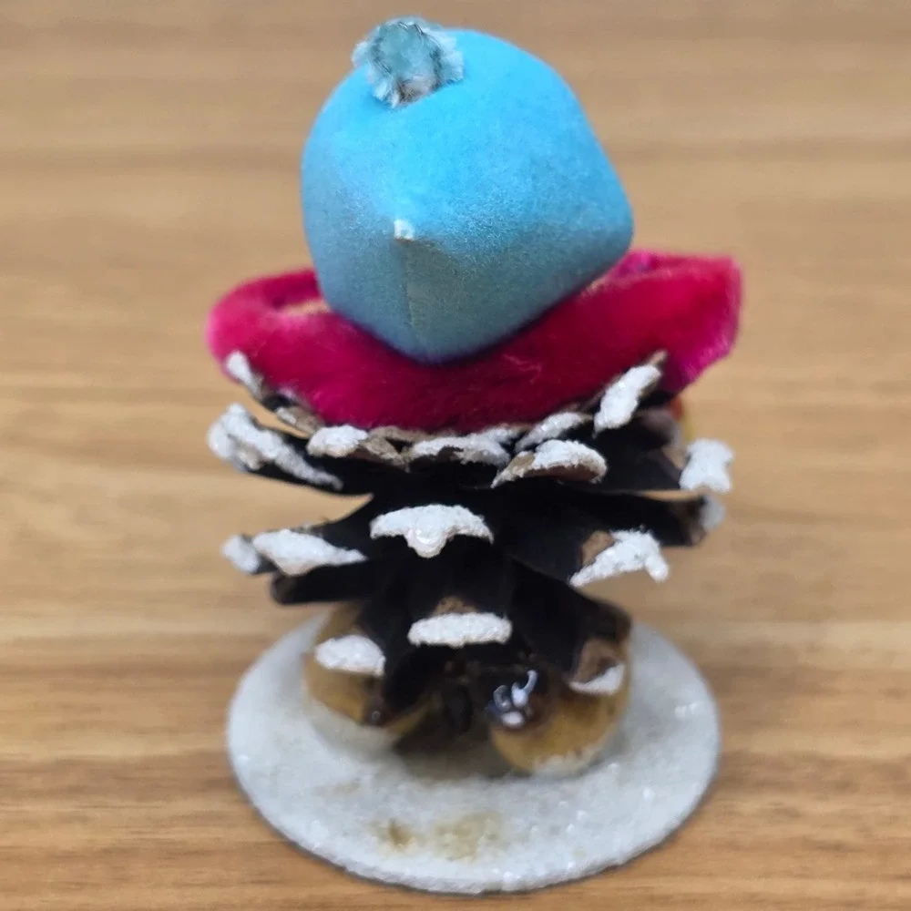 Vtg Pine Cone Gnome Christmas Elves Dwarfs Figures Pipe Cleaners Set of 4 Japan
